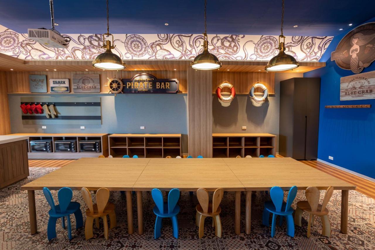 Hualien Farglory Hotel Yanliau Exteriér fotografie The interior of the Phome Bar