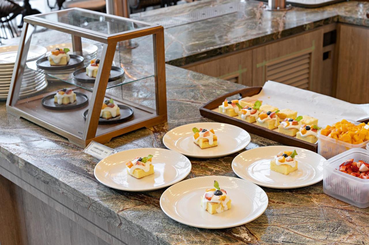 Hualien Farglory Hotel Yanliau Exteriér fotografie A buffet of desserts