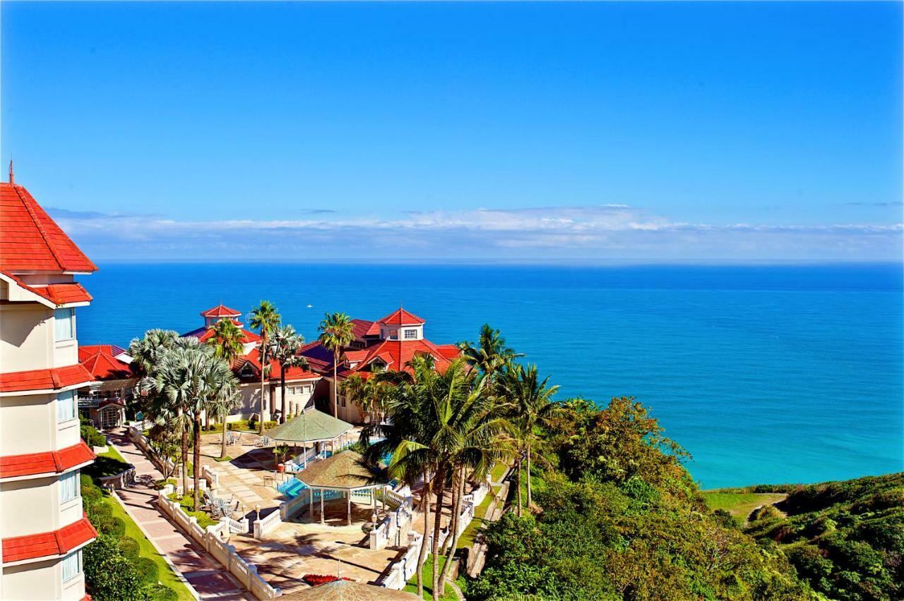 Hualien Farglory Hotel Yanliau Exteriér fotografie View of the ocean from the resort
